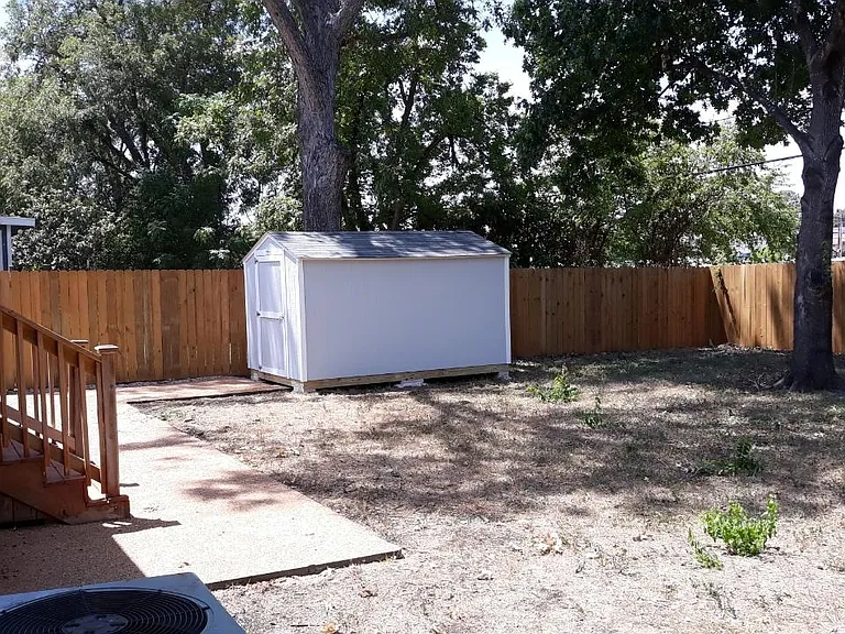 319 Sumner Dr — Photo 2