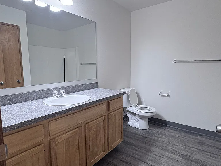 Park East & West Apartments — Photo 24
