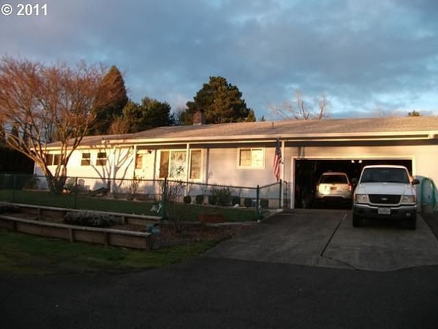 1st image of 3859 SE Spaulding Ave