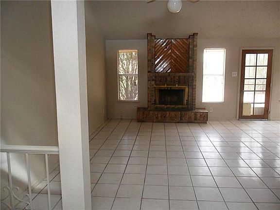 3rd image of 11812 Priscilla Cir