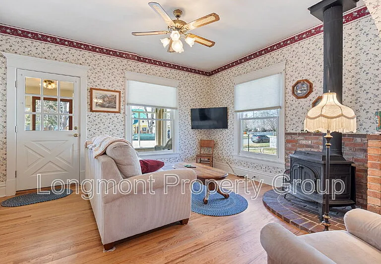 632 Bross St — Photo 8