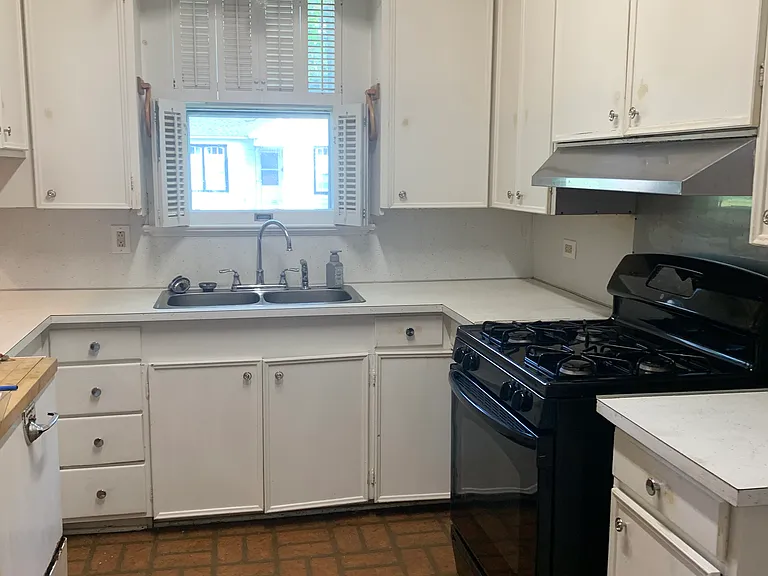 109 Browning Ave — Photo 2