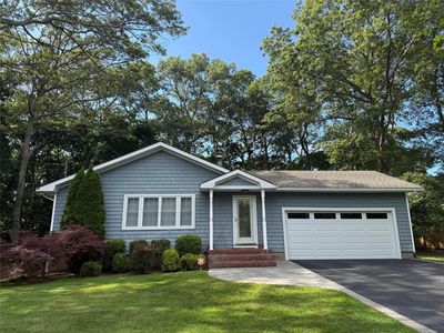 17 E Moriches Boulevard, East Moriches, NY, 11940