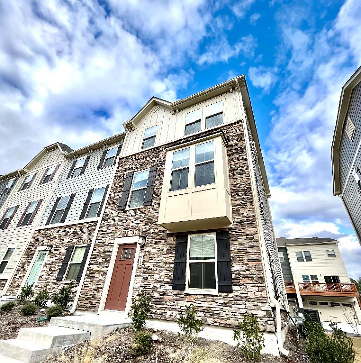 1st image of 321 Poplar Leaf Way