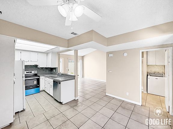 5th image of 2812 E Valley Pkwy Unit U