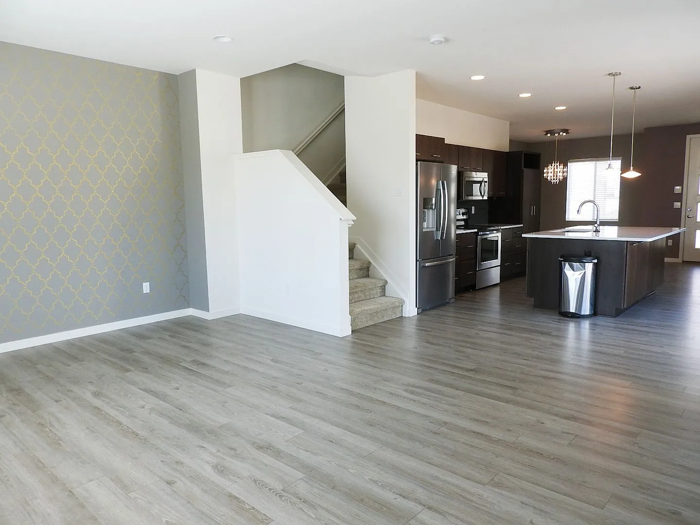 3 bed, 3.0 bath, 2131 sqft, $3,050 — Photo 3