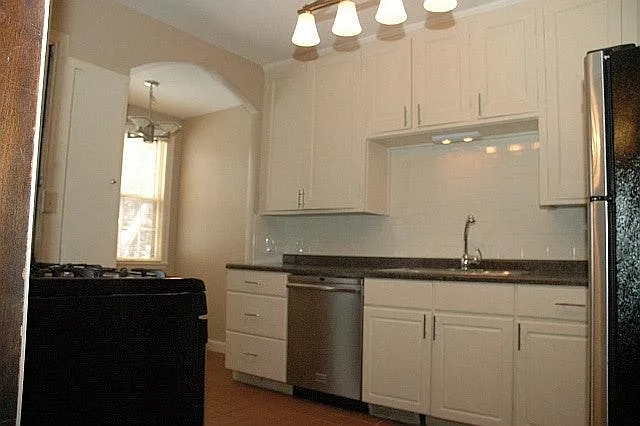 3 bed, 2.5 bath, 2150 sqft, $2,500 — Photo 4