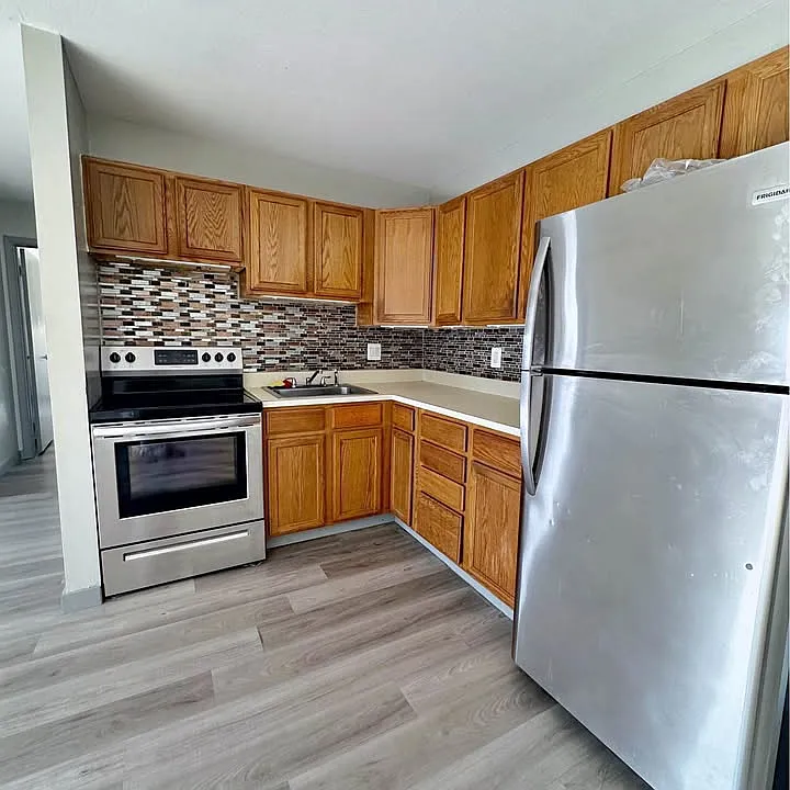 76 Bingham St #7