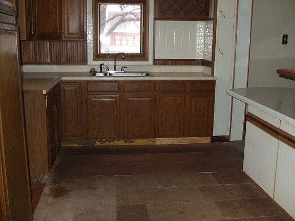 2nd image of 229 W Vine St