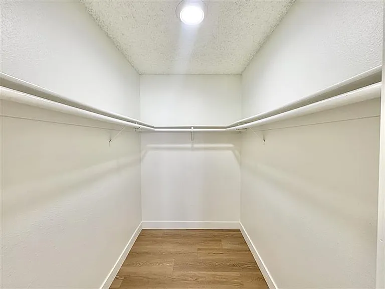 Baylor Apartments - 7531 — Photo 22