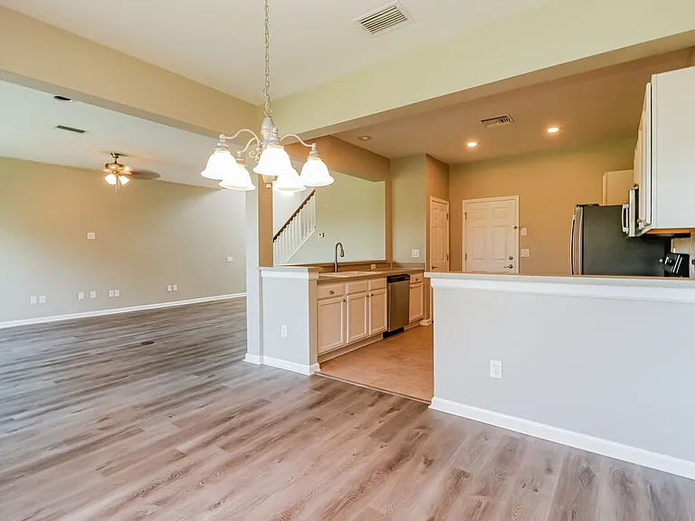 13945 Crater Cir — Photo 7