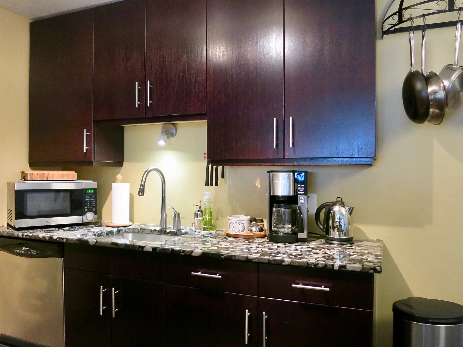 2 bed, 768 sqft, $3,600 — Photo 4