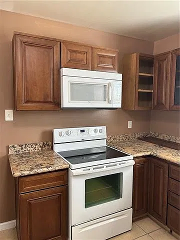 2 bed, 1.0 bath, 616 sqft, $1,200 — Photo 3