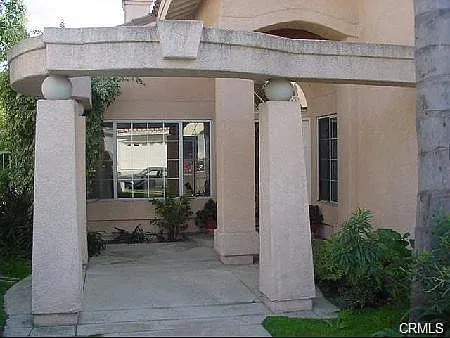 4 bed, 1952 sqft, $4,100 — Photo 2