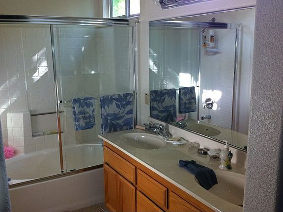 5th image of 388 Seaton Dr