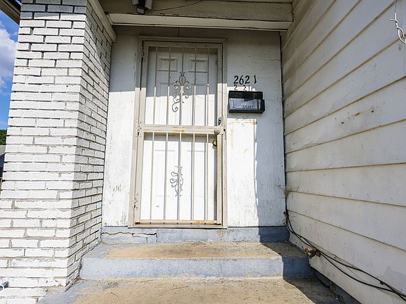 4th image of 2621 E New York St