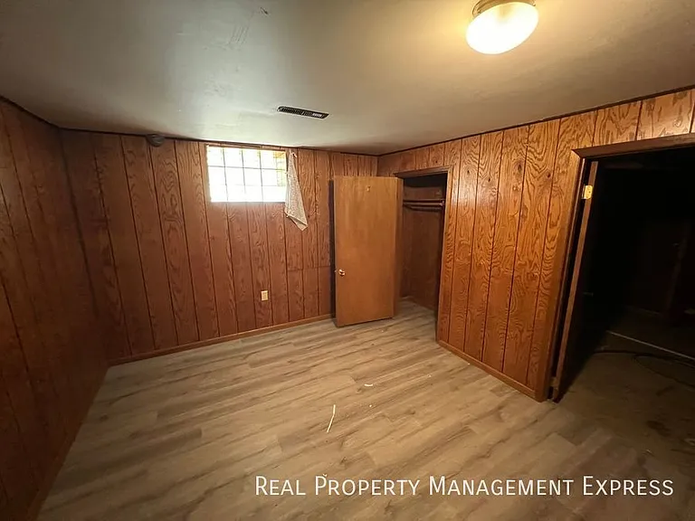 925 N Blauvelt Ave — Photo 16