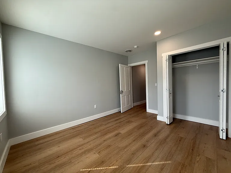 23 1/2 E Washington Ave — Photo 13