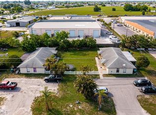957 NE Pine Island Ln, Cape Coral, FL 33909
