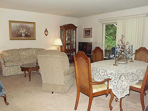 5th image of 1 Eric Pl APT 2