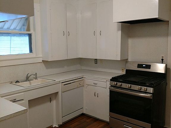 3rd image of 243 E Fairview St