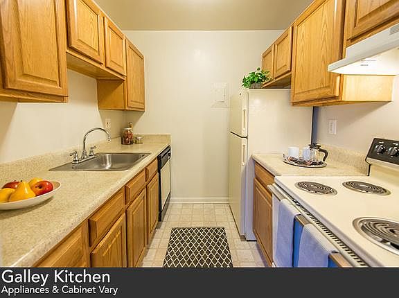 3rd image of 2922 Birch Hollow Dr APT 1B
