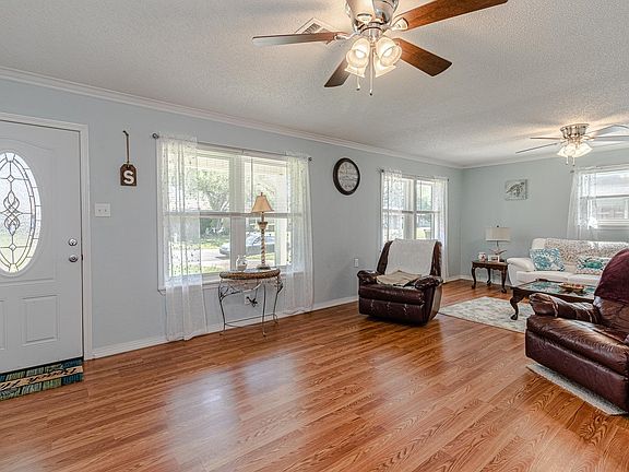 4th image of 213 Greenwood Ave