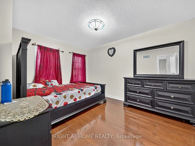 54 Boundbrook Dr — Photo 32