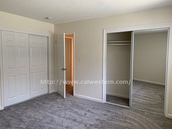 4th image of 4589 Hamilton Ave #12