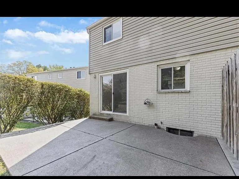 92 Seavey Rd — Photo 2