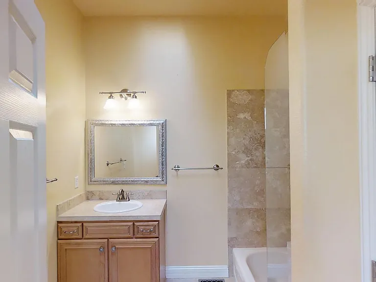 545 Monroe St — Photo 21