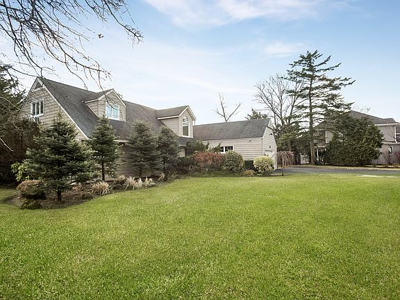 Side view/Front Yard