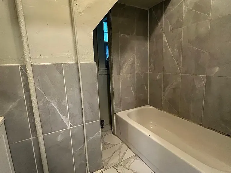 52 Kent St #1F — Photo 2