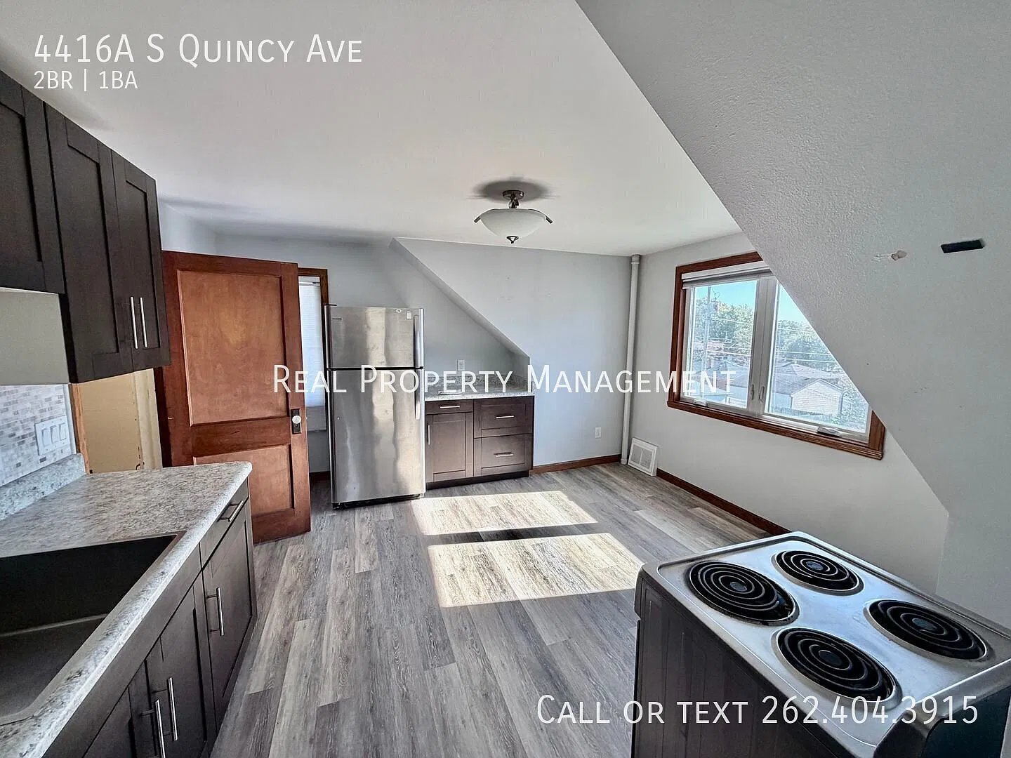 Cozy 2-Bedroom Upper Flat Heat & Water Included! — Photo 4