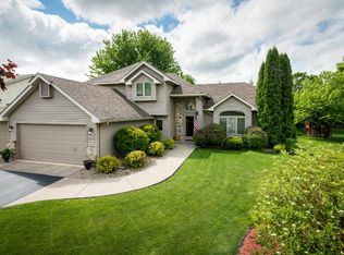 3338 Rolling Hills Dr, Eagan, MN 55121