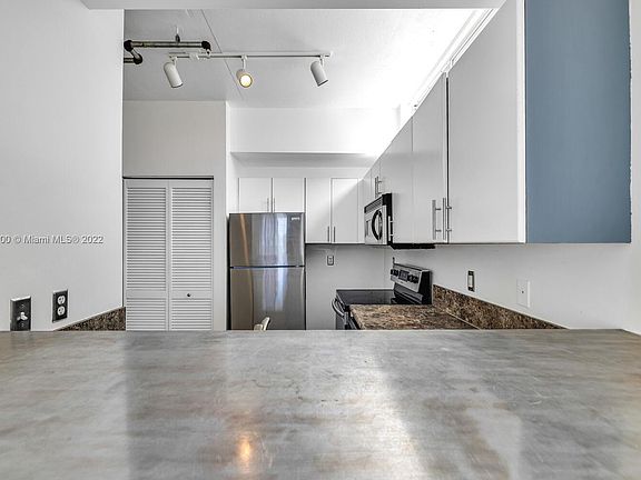 3rd image of 455 NE 25th St APT 801