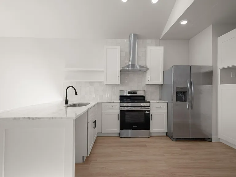306 S Avenue P #B — Photo 15