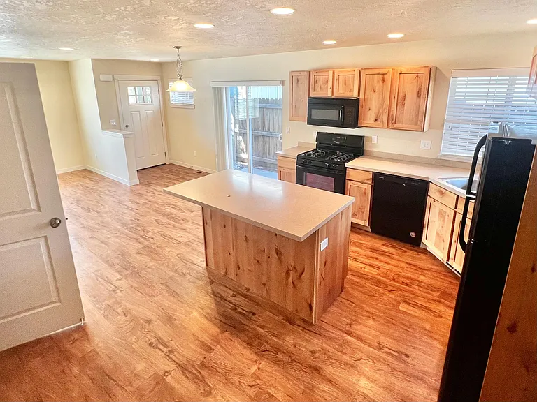 812 NE Ross Rd #2 — Photo 5
