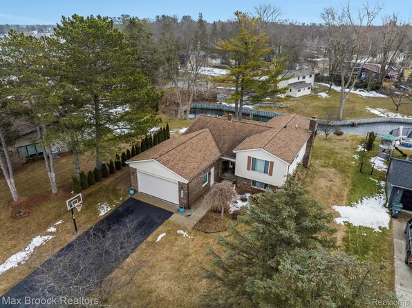 1035 Arbroak Way, Lake Orion, MI 48362