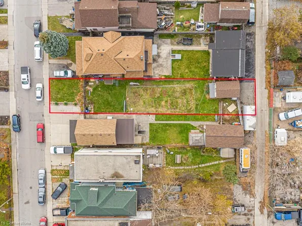 39 Earl St, Hamilton, ON L8L 6L1