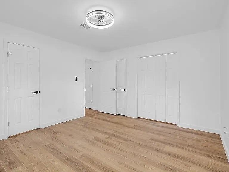 290 E Smith St — Photo 29