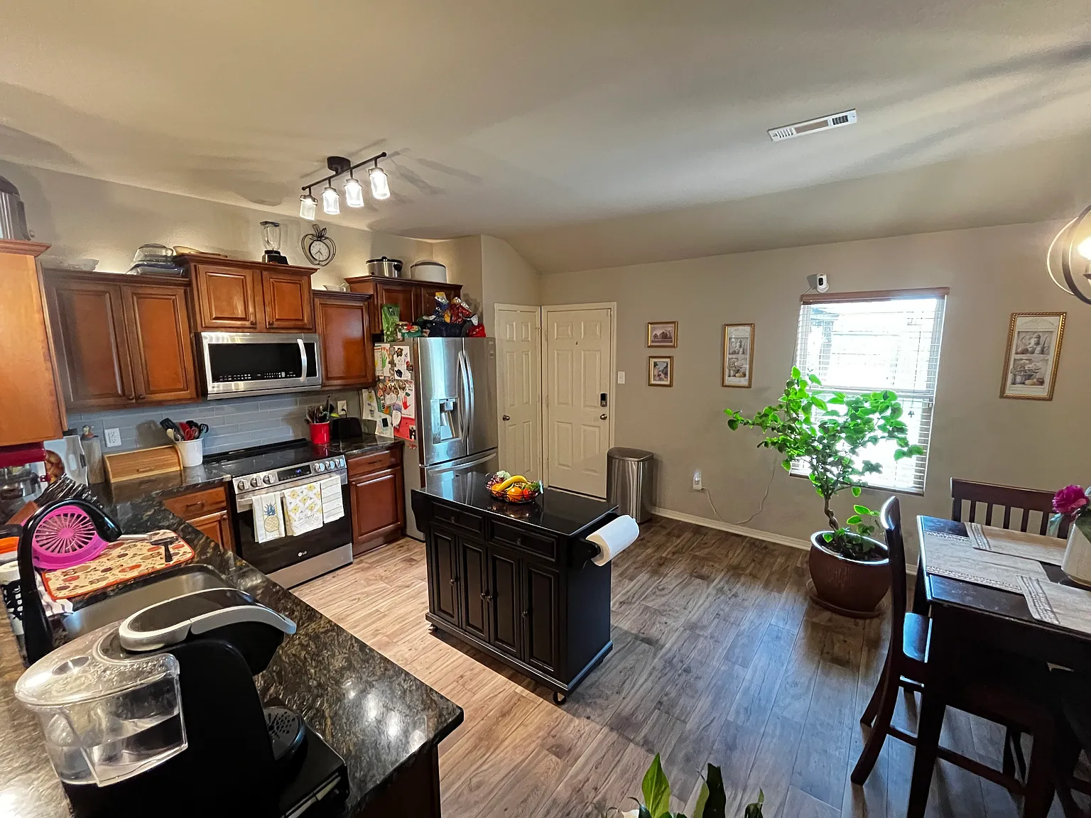 4 bed, 1690 sqft, $1,875 — Photo 4