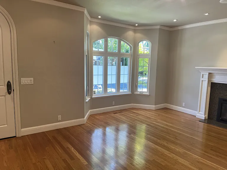 1078 Byerley Ave — Photo 4