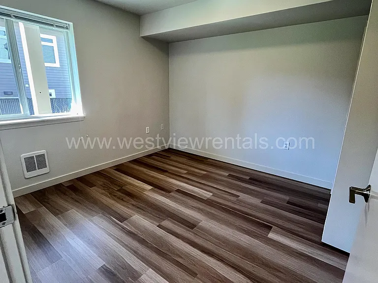 135-139 Prince Ave — Photo 332