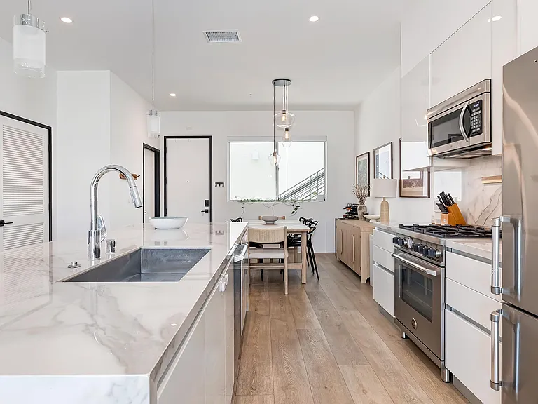 957 Figueroa Ter #313 — Photo 7