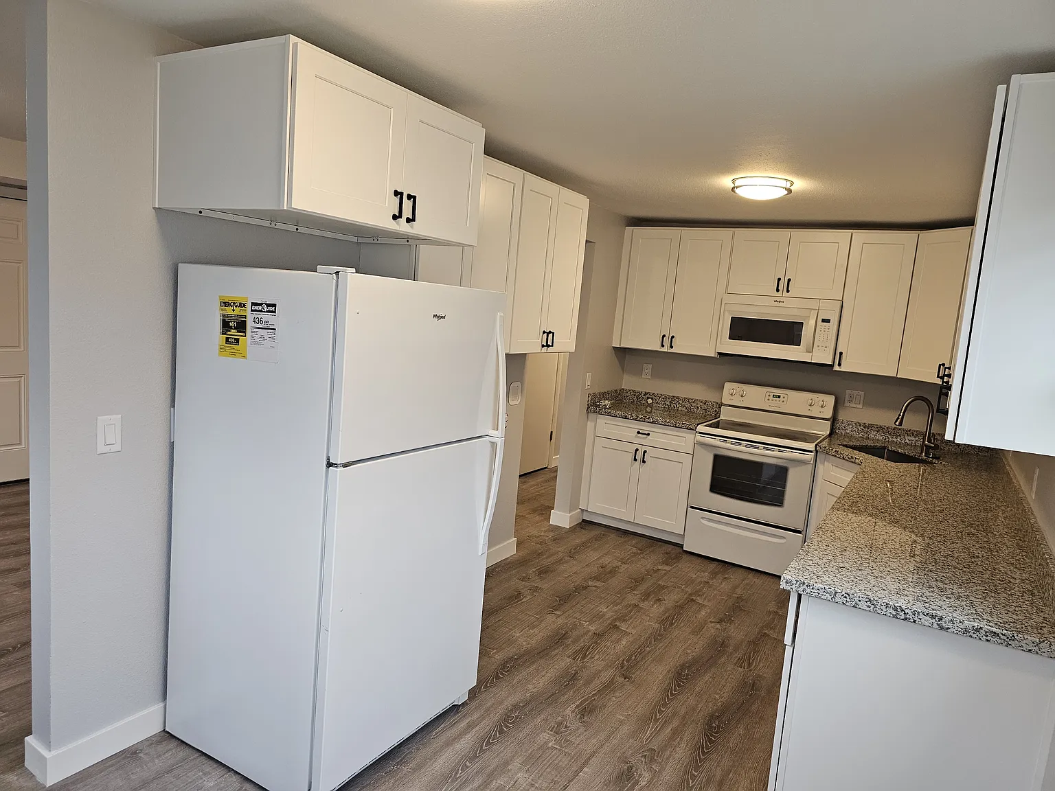813 North Riverside Drive - C — Photo 2