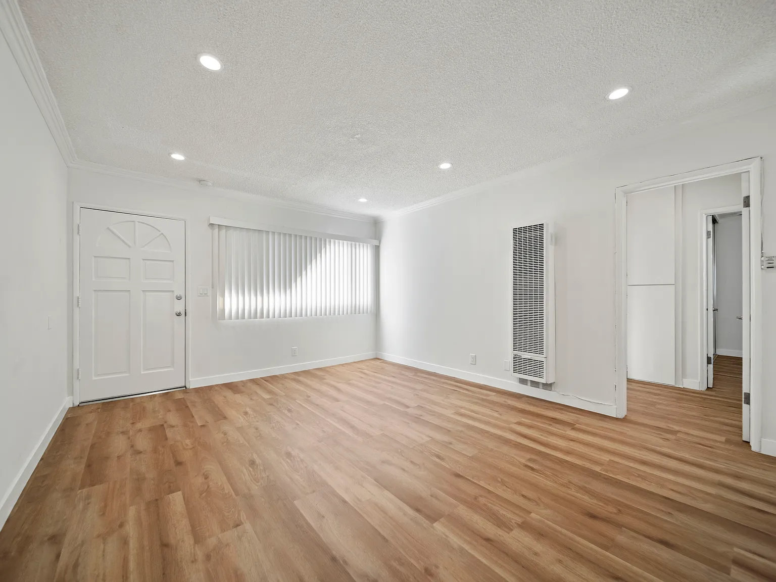 2 bed, 1011 sqft, $2,500 — Photo 2