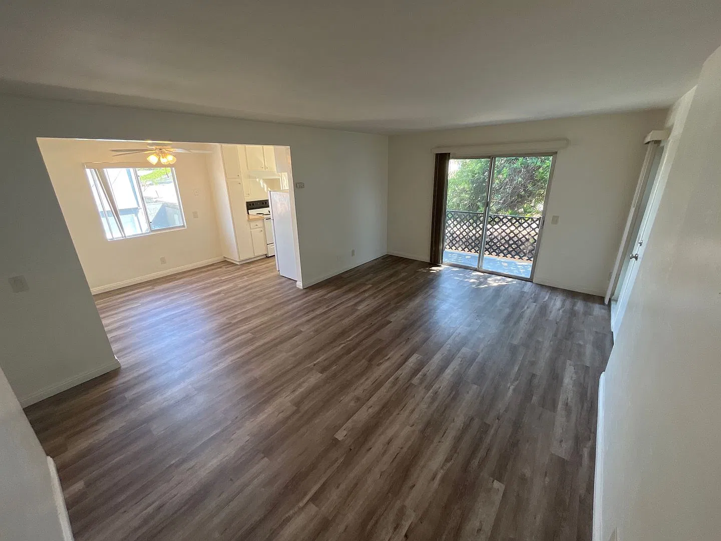 Spacious Upstairs 2BR/1BA unit w/parking — Photo 3