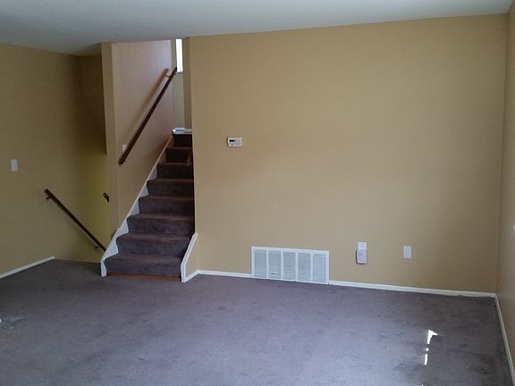 4th image of 9738 Arvin Ave