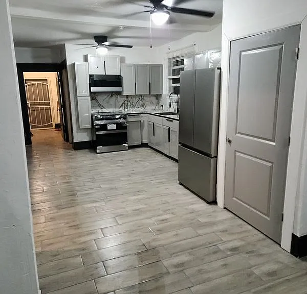 219 S Alabama Ave — Photo 11